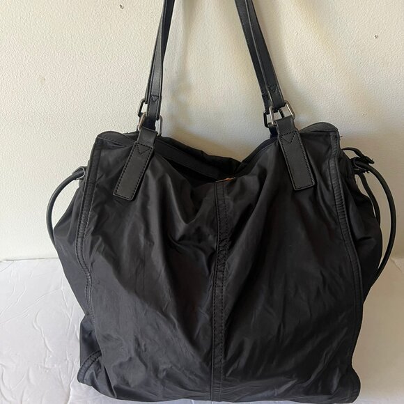 BURBERRY BUCKLEY SHOPPER TOTE BAG - Picture 1 of 14